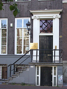 Herengracht 418, Voordeur met stoep