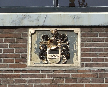 Herengracht 423, gevelsteen met wapen