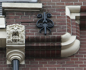 Herengracht 115, detail regenwaterafvoer