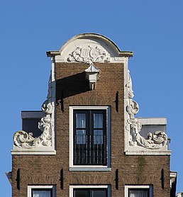 Herengracht 19 Vroeg 18e eeuwse halsgevel