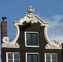 Herengracht 331, geveltop, Klokgevel