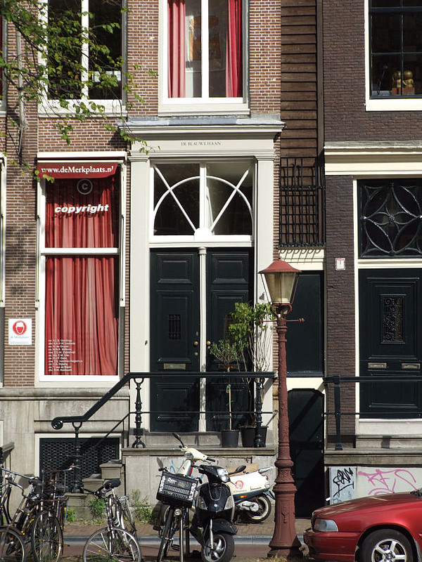 Herengracht 227, Voordeur met stoep