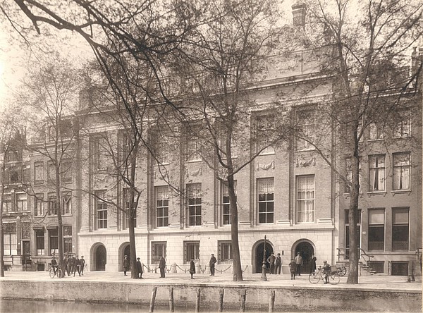 Herengracht 206-214 Het gebouw kort na de oplevering in 1918