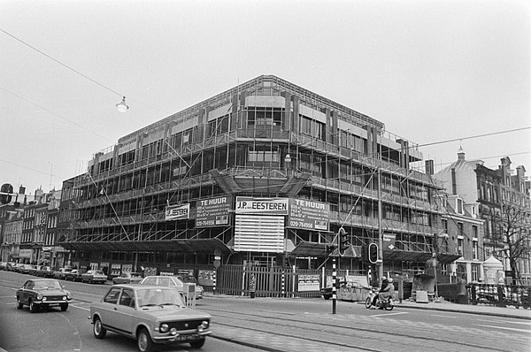 Nieuwbouw op de hoek, foto januari 1976, Bert Verhoeff