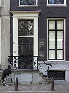 Herengracht 162, Voordeur met stoep