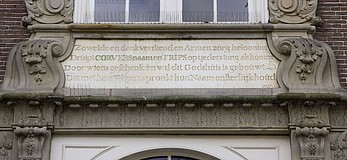 Nieuwe Herengracht 18 Gedicht boven ingang Corvershof