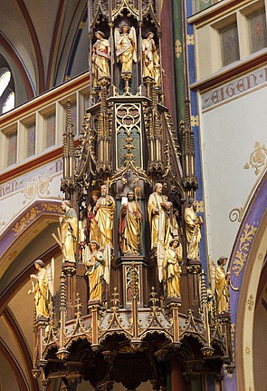 Singel 446, Kerk de Krijtberg, Beelden boven de preekstoel
