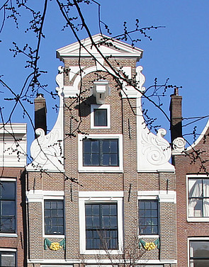 Herengracht 249 Nieuw situatie, met het fronton erbovenop geplaatst.
