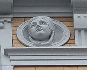 Herengracht 441, Hoofd medallion in de muur
