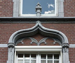 Keizersgracht 569, Detail boven de raam
