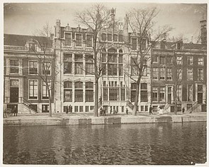 Herengracht 595 - 603, v.l.n.r. op nrs. 597/599 in het midden: Amsterdamse Bank, tussen 1897 en 1902.