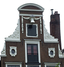 Herengracht 281, Verhoogde halsgevel