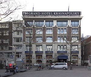 Hotel Krasnapolsky, hoofdingang en voormalig Polmanshuis