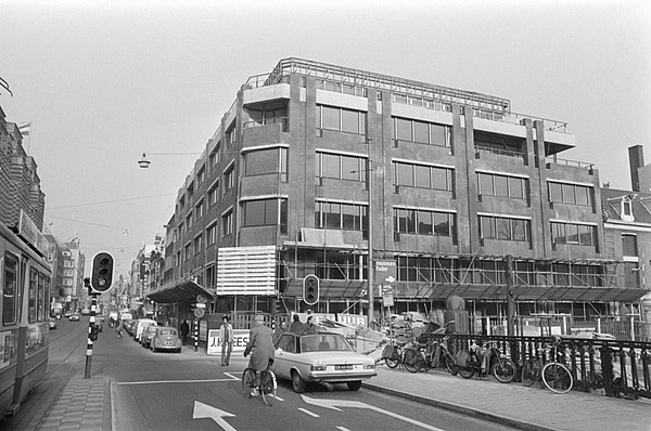 Nieuwbouw op de hoek, foto februanuari 1976, Bert Verhoeff