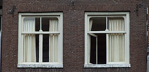 Herengracht 261, 19e eeuwse ramen met ronde hoeken