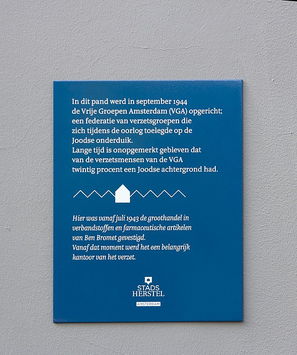 Herengracht 695, De plaquette, die er nu hangt