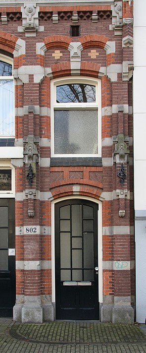 Keizersgracht 802 Voordeur met de 19e  eeuwse versieringen