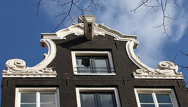 Herengracht 331, Geveltop, klokgevel