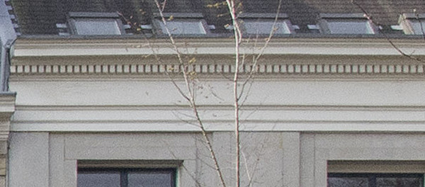 Herengracht 448, Detail kroonlijst met tandlijst.