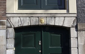 Herengracht 109, zon boven de poort