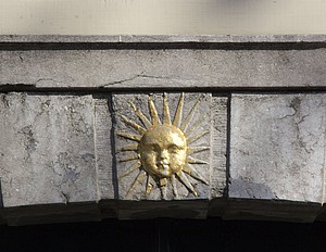 Herengracht 109, zon boven de poort