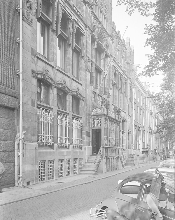 Herengracht 597 - 601, het door Ed Cuypers ontworpen bankgebouw.