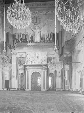 Interieur Grote Burgerzaal naar de Damzijde rond 1923