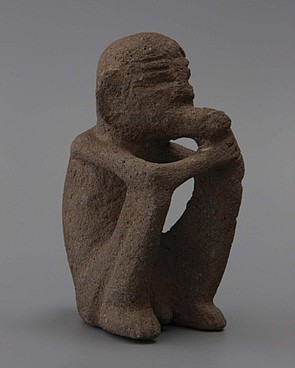 Tufstenen beeldje van een zittende roker, Costa Rica, 900-1100