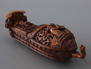 Doos in de vorm van een schip bestemd voor snuiftabak en gesneden uit de keiharde coquianoot,  Frankrijk, c. 1830