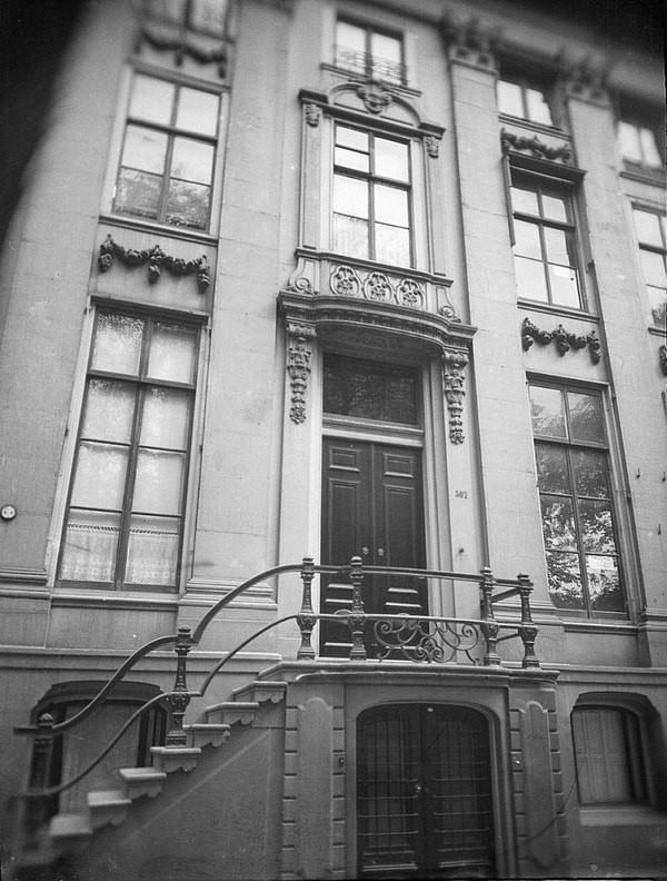 Herengracht 507, ingang, nog met enkele trap, uit 1924