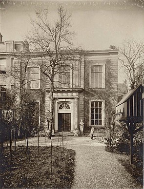 Herengracht 509-511, Het koetshuis, achter het woonhuis.