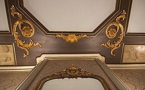 Herengracht 458, Plafondafwerking zaal bij de schouw