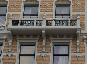 Herengracht 441, Balkon aan het Koningsplein