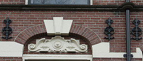 Herengracht 115, decoratie boven raam
