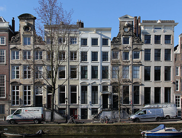 Herengracht 400 - 408, vijf niet meer zo gelijke huizen.