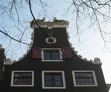 Herengracht 33 17e eeuwse klokgevel