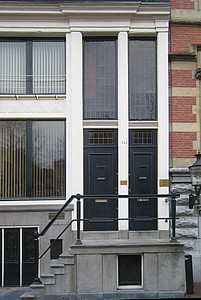 Herengracht 253, voordeur met stoep
